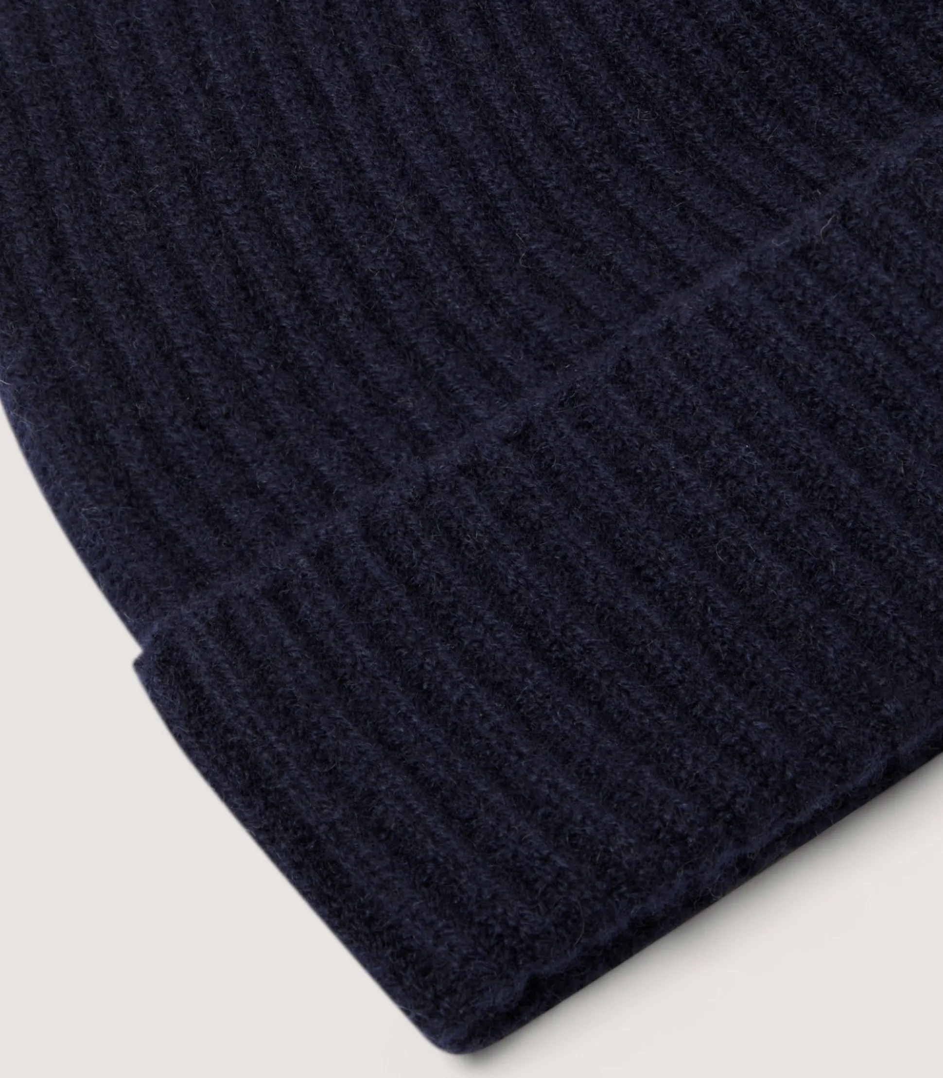 Women Purdey Unisex Ribbed Cashmere Beanie in Midnight